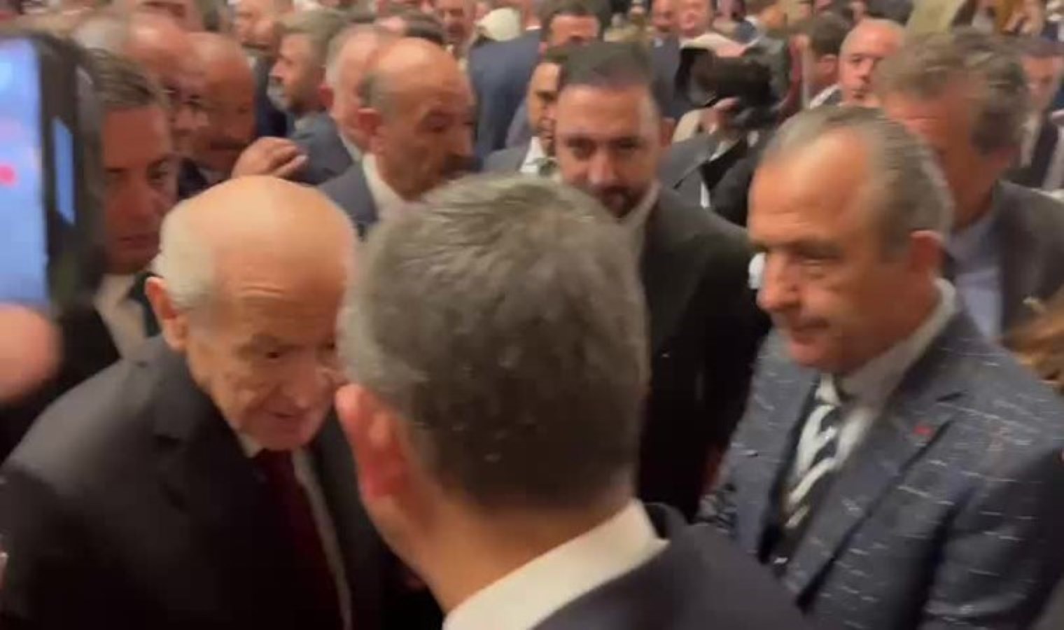 Bahçeli’den Özel’e: ‘Birbirimizi kırmıyoruz inşallah’