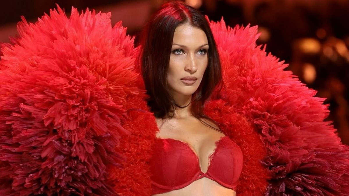 Bella Hadid’in Victoria’s Secret pozları mest etti! “Filistin’in meleği”
