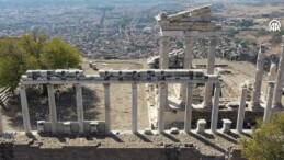 Bergama’daki yüzey araştırmalarında yaklaşık 4 bin 500 yıllık tanrıça figürü bulundu