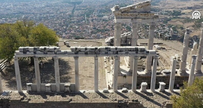 Bergama’daki yüzey araştırmalarında yaklaşık 4 bin 500 yıllık tanrıça figürü bulundu