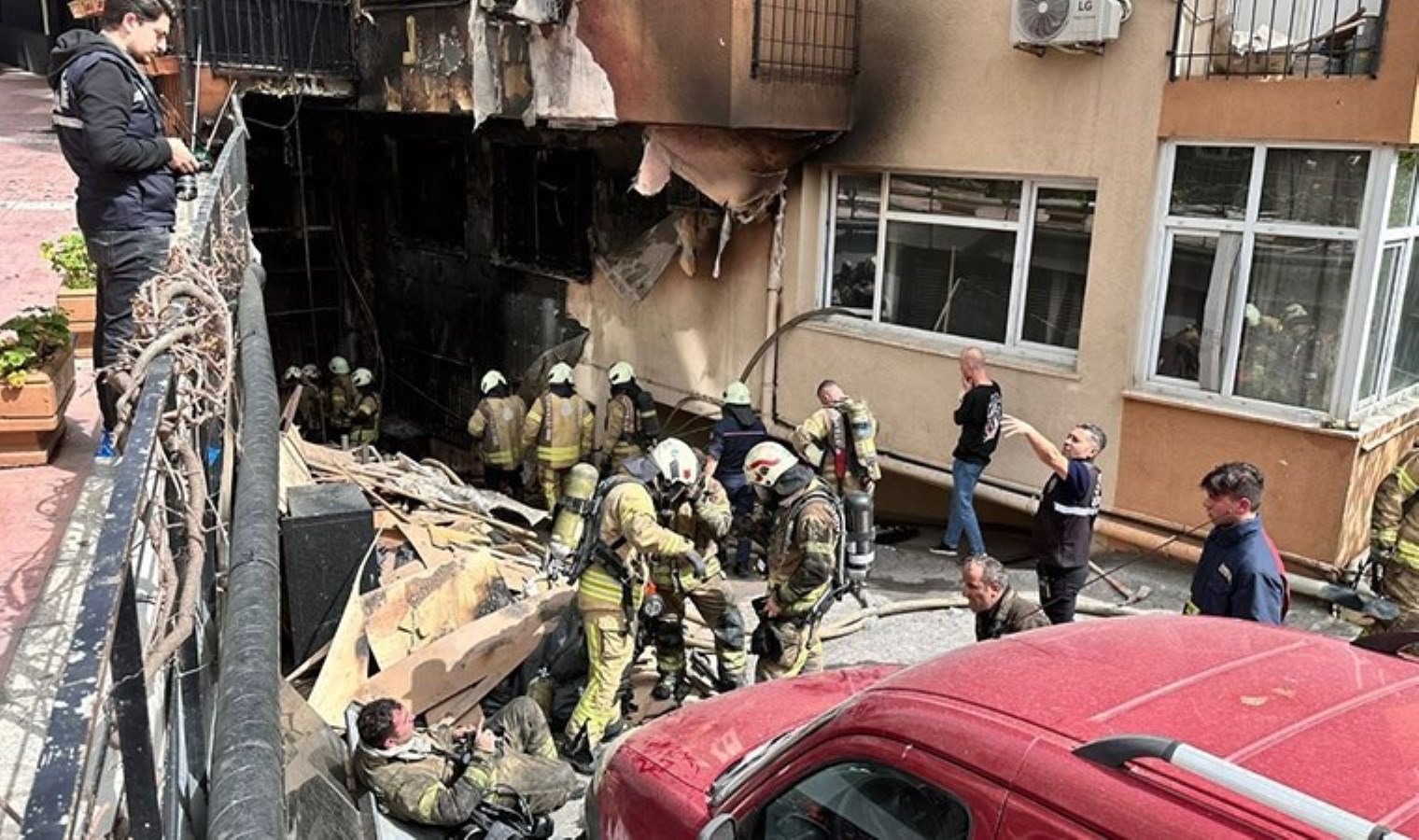 Beşiktaş’ta 29 kişinin öldüğü yangın yerinde ‘keşif’ kararı