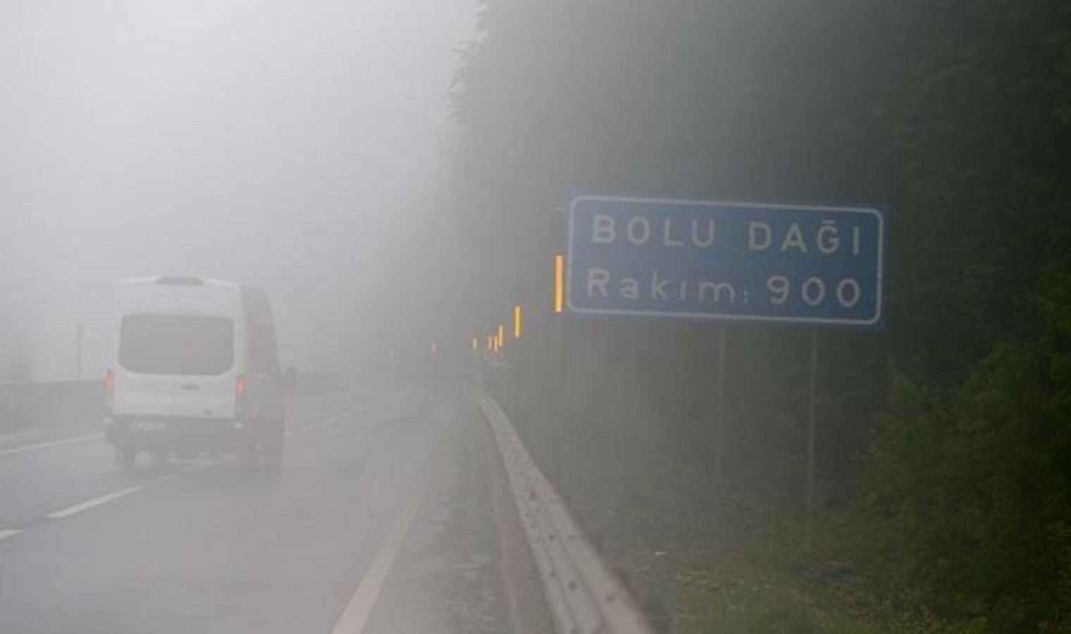 Bolu Dağı’nda sağanak ve sis görüş mesafesini düşürdü