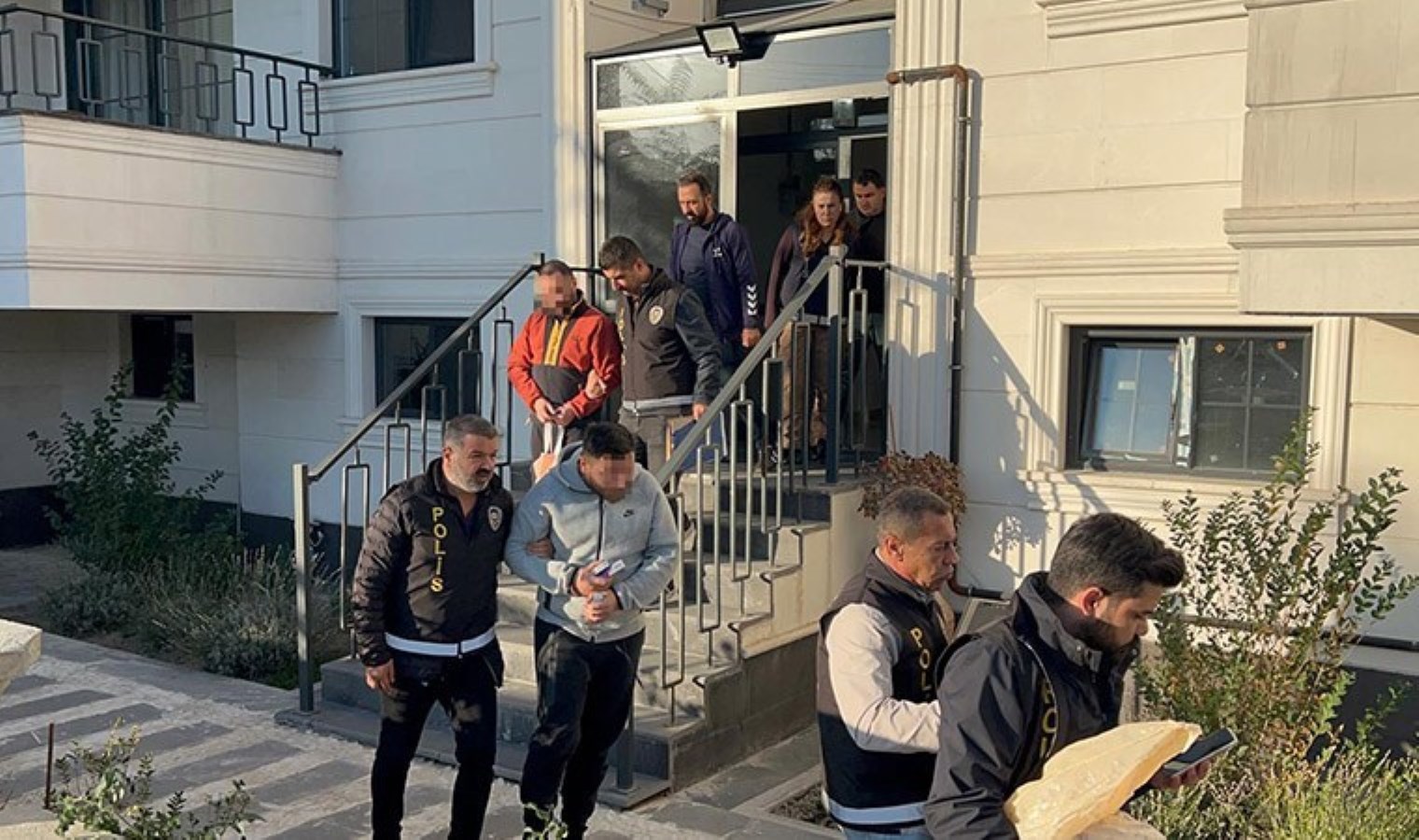 Bu kez evlilik vaadi ile kadınlar dolandırıldı… Gurbetçi, gurbetçileri dolandırdı: 9 gözaltı