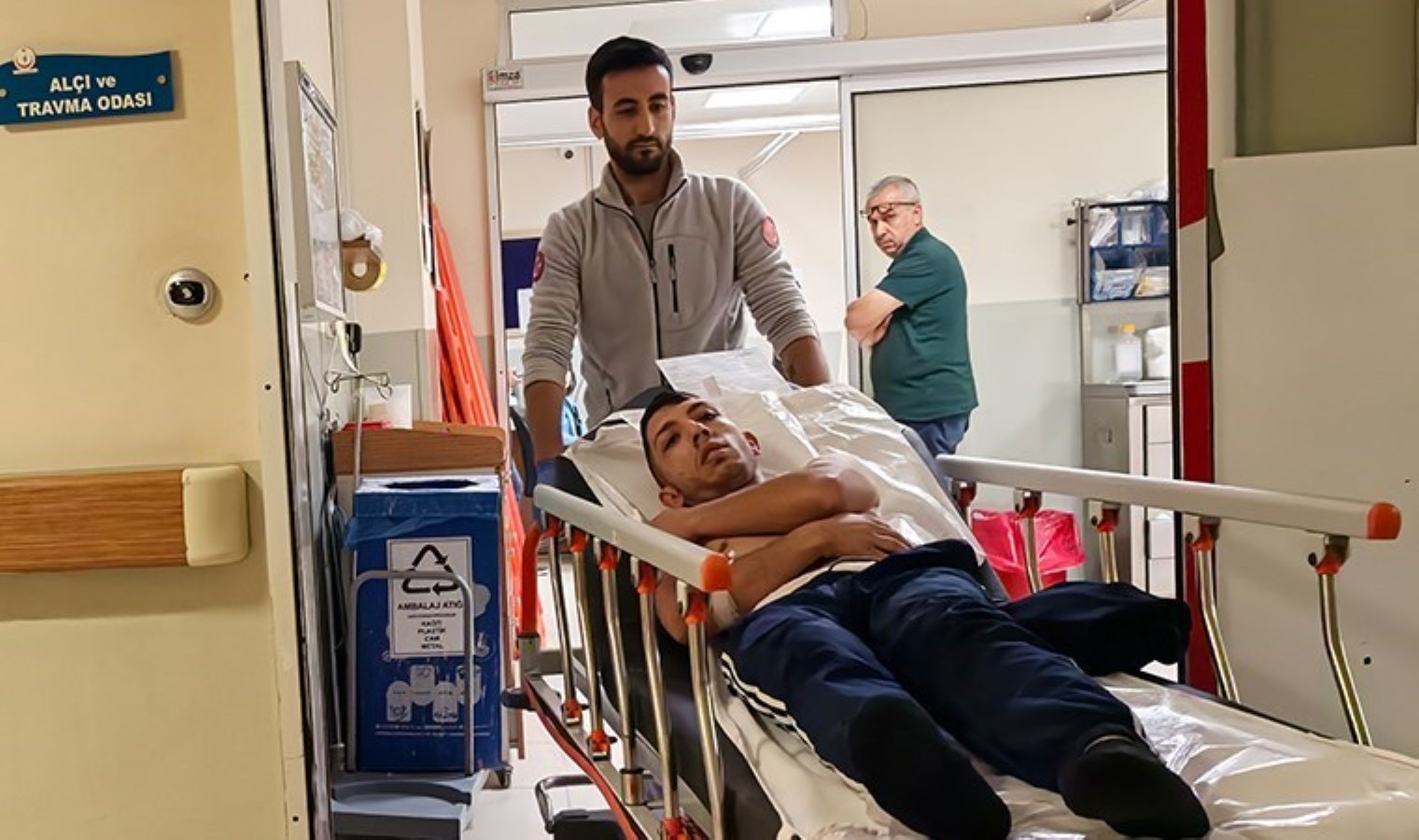 Bursa’da dehşet: Sokakta yürürken bıçaklı saldırıda yaralandı