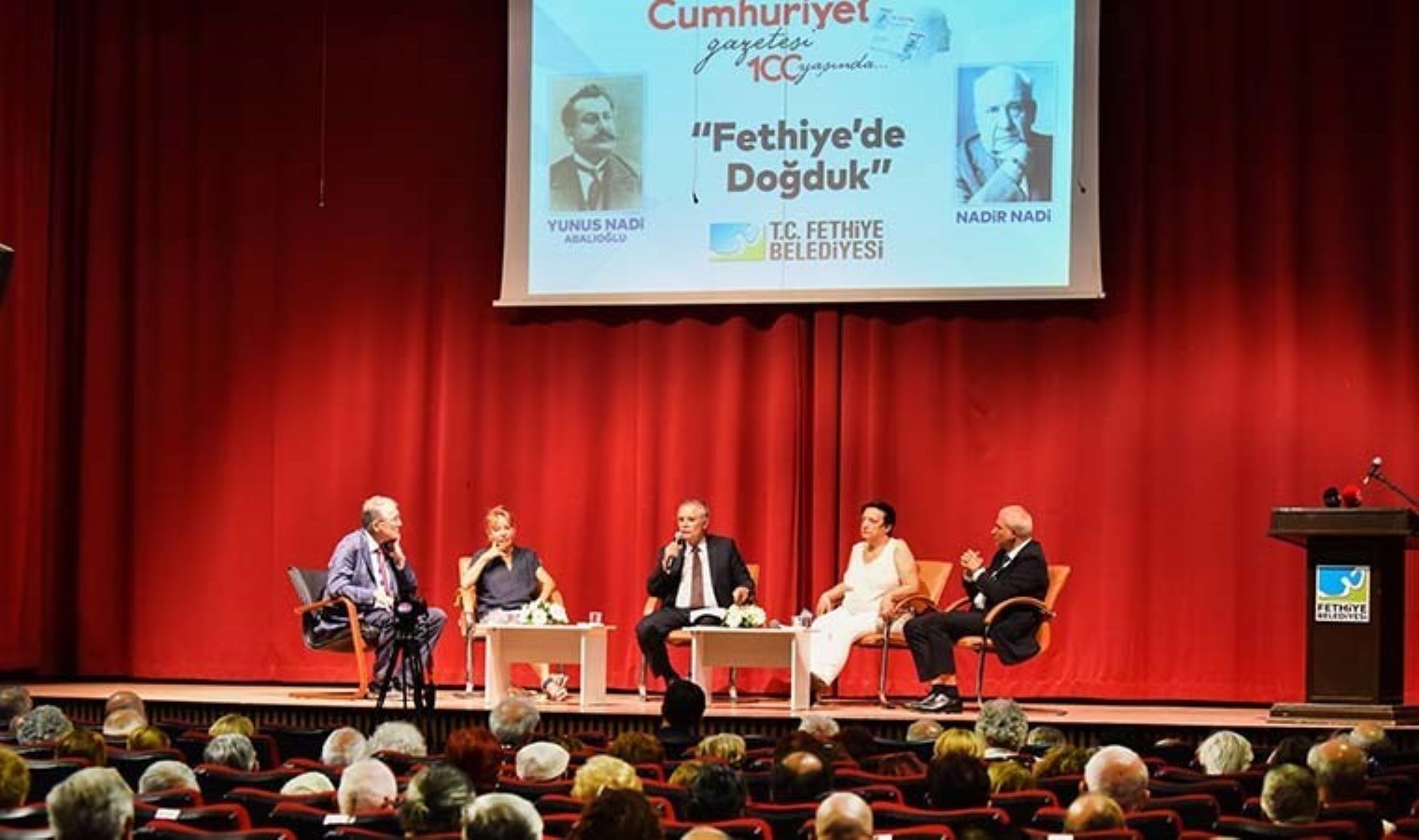 Cumhuriyet Gazetesi yazarları Fethiye’de düzenlenen panelde okurlarıyla buluştu: ‘Cumhuriyet Fethiye’de doğdu’