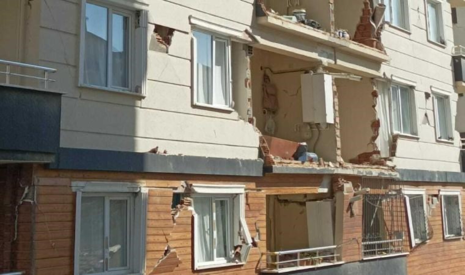 Depremde Ebrar Apartmanı ağır hasar almıştı: AKP’li Antakya Belediyesi’ndeki kamu görevlileri hakkında iddianame hazırlandı