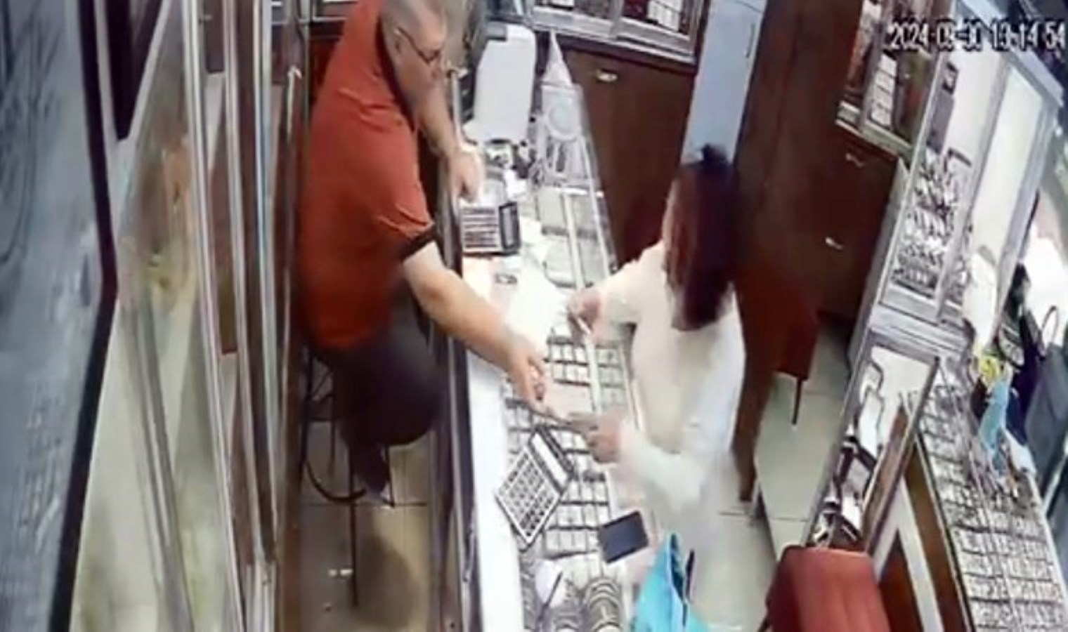 ‘Düşük ayarlı’ altınla kuyumcu dolandırıcılığı: 2 tutuklama