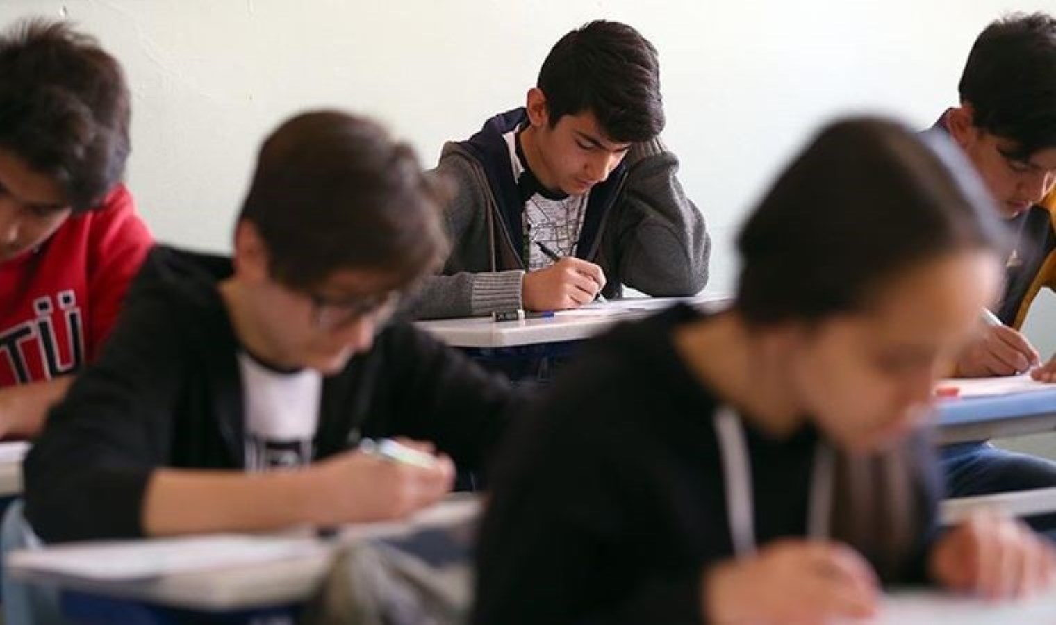 Eğitimdeki başarısızlık gözler önüne serildi: ‘Liseleri tasfiye girişimi’