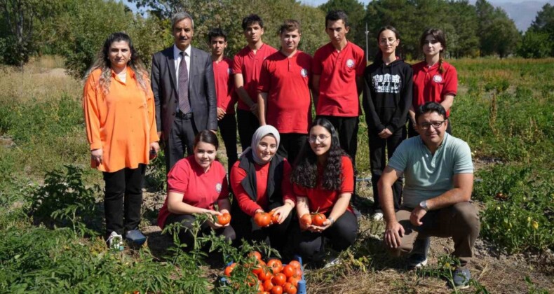 Erzincan’da meslek lisesi öğrencileri hem öğreniyor hem de kazanıyorlar