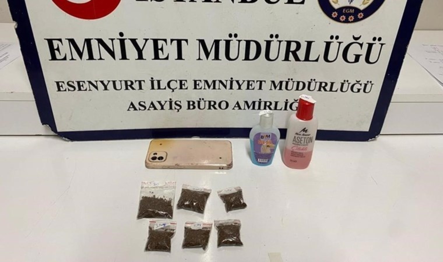 Esenyurt’ta uyuşturucu alışverişi yapan 2 şüpheli yakalandı