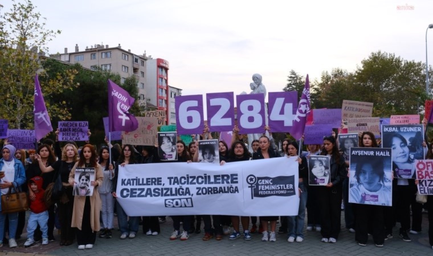 Eskişehir’de kadınlar şiddete karşı yürüdü: ‘Cinayetlerden faillere cesaret verenler sorumludur’