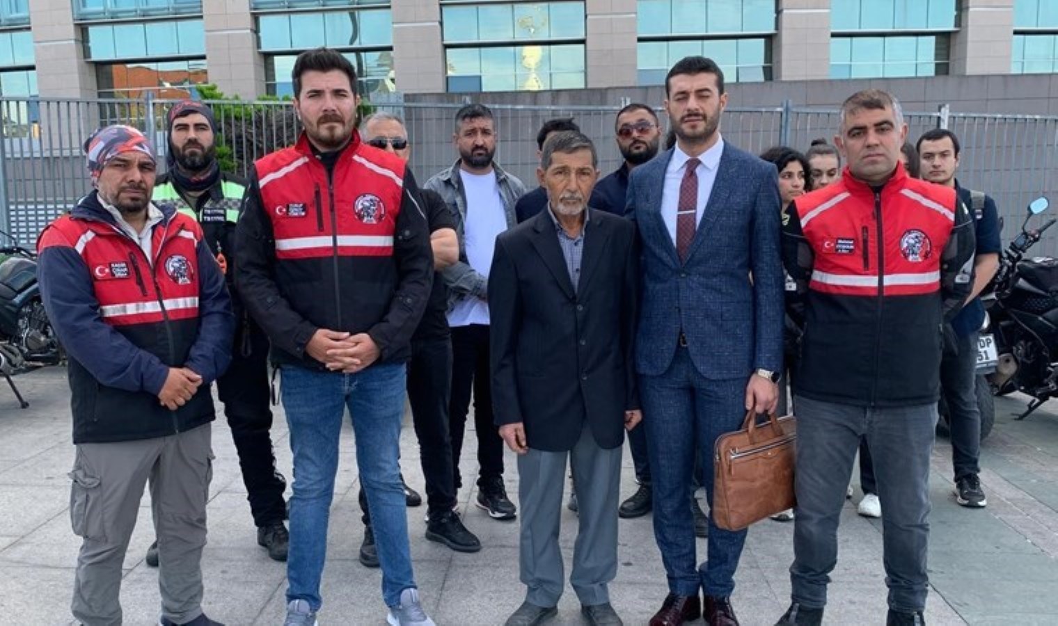 Evladını trafik kazasında kaybeden acılı baba ‘tutanağa’ isyan etti: ‘Memurlar hakkında suç duyurusunda bulunacağız’