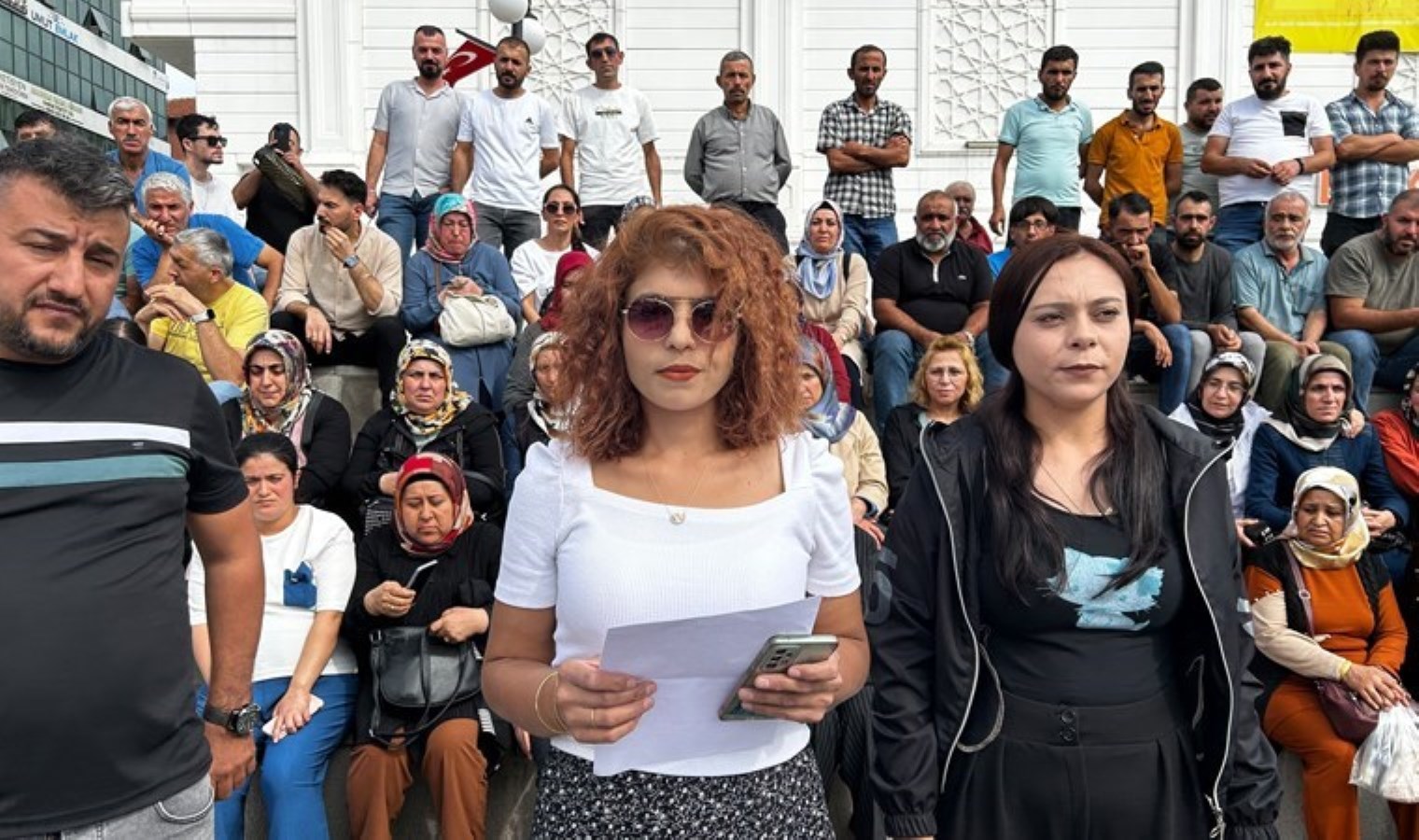 Firma sahibi kaçtı, işçiler ortada kaldı: ‘Çalmadığımız kapı kalmadı’