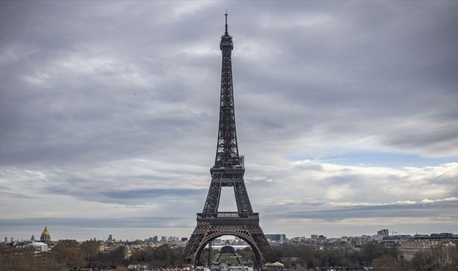 Fransa’da Eyfel Kulesi krizi: Bakan ve belediye başkanı anlaşamıyor