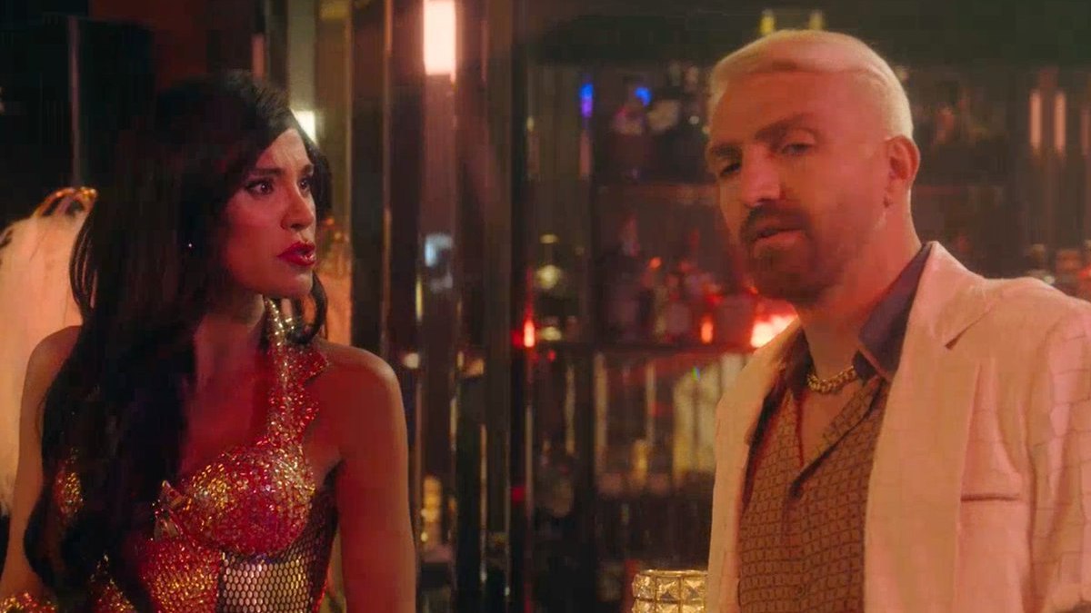 Futbolcu Caner Erkin eşi Şükran Ovalı’ya kamera karşısına geçti