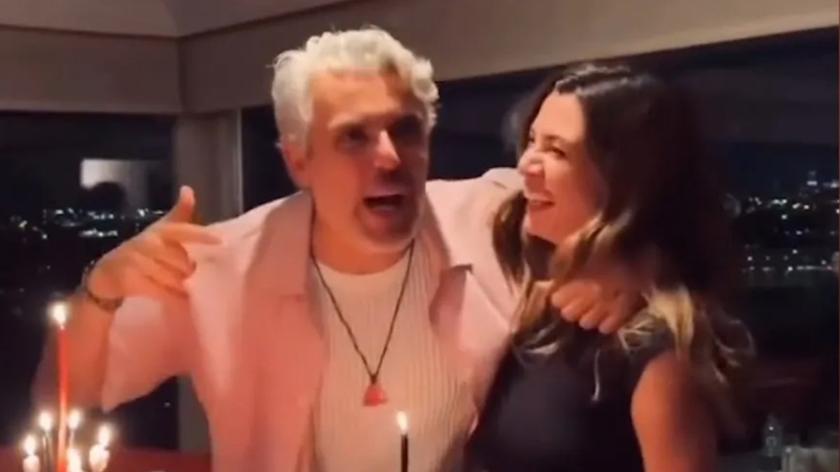 Gökçe Bahadır’ın pasta üflerken saçları yandı