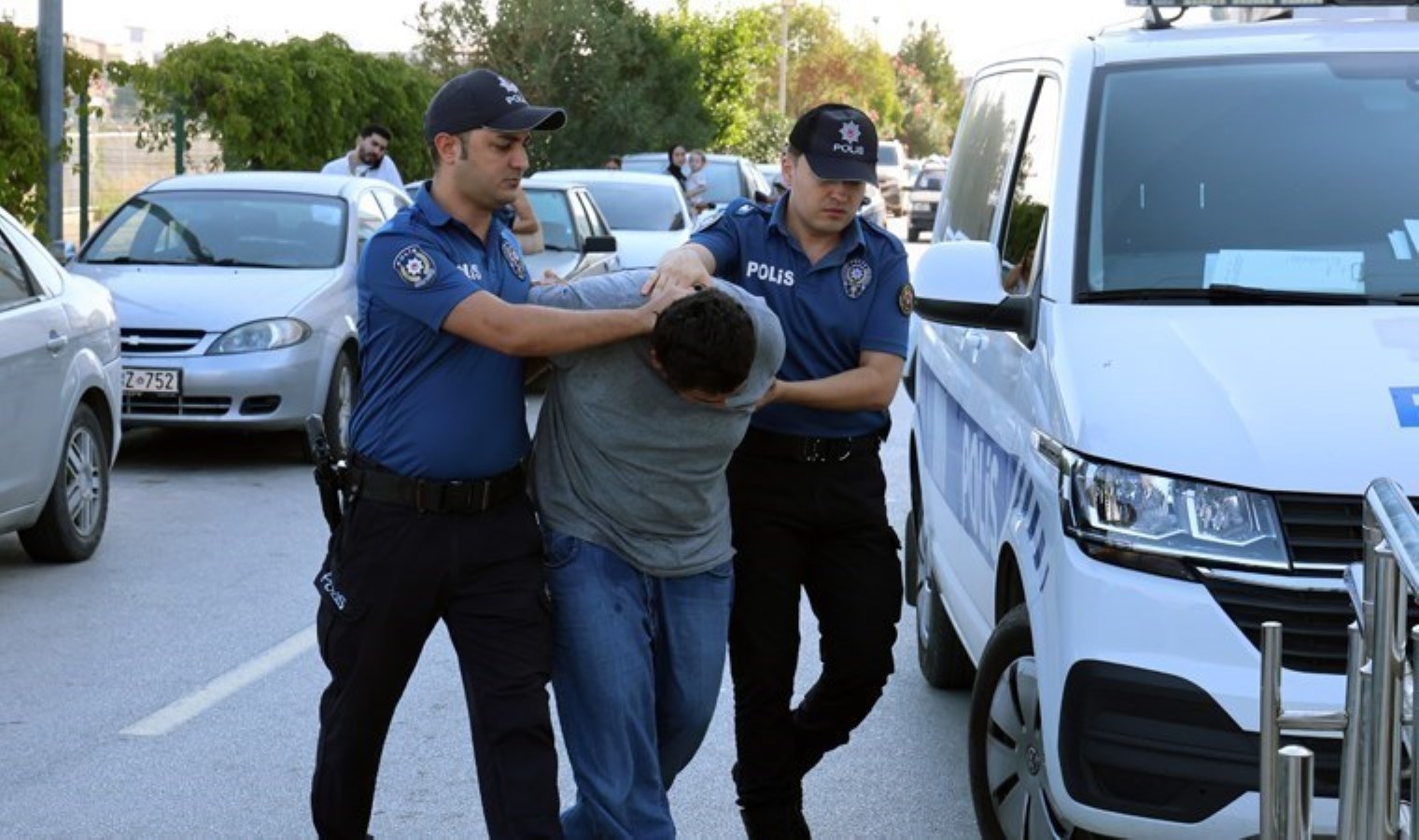 Hastanede 7 yaşındaki çocuğa cinsel içerikli film seyrettirdiği iddiası: Serbest bırakıldı