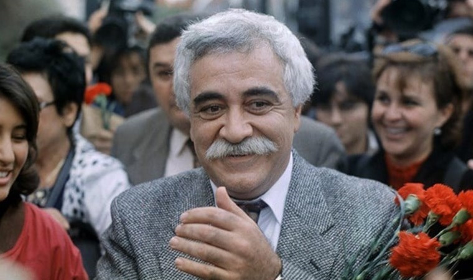 Hiciv ustası sanatçı: Levent Kırca ölümünün 9. yılında anılıyor