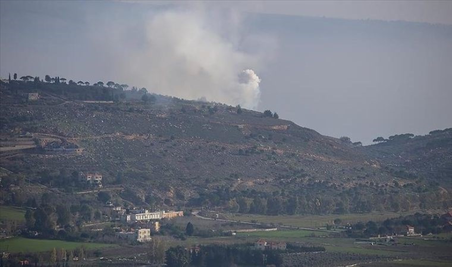 Hizbullah, İsrail’in kuzeyinde askeri kışlaya ve yerleşim birimlerine saldırılar düzenlediğini duyurdu