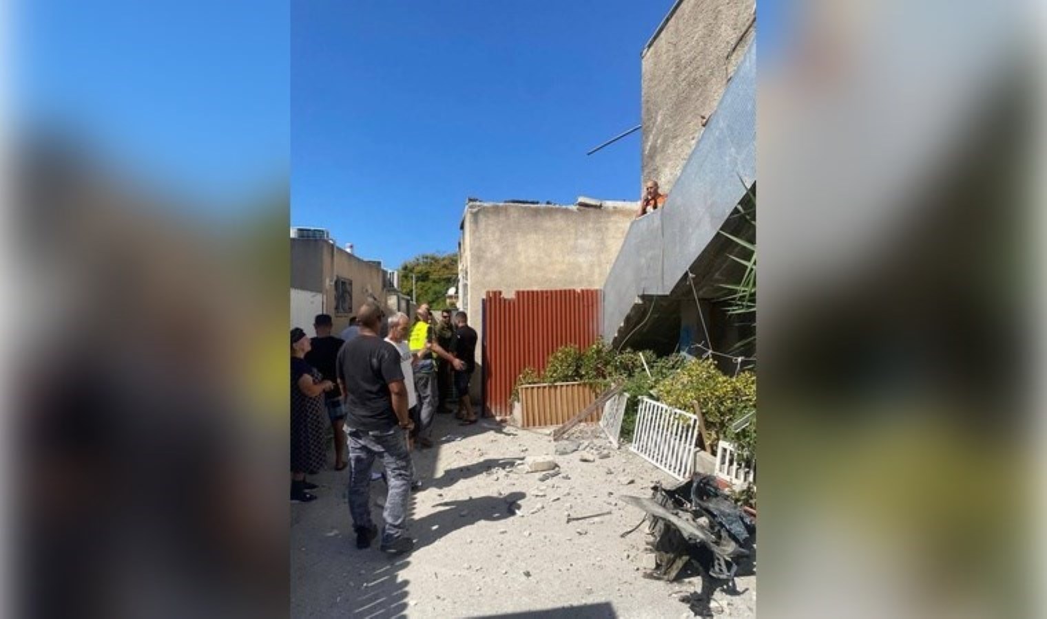 Hizbullah’tan İsrail’e peş peşe saldırı: 100’ü aşkın roket fırlattı!