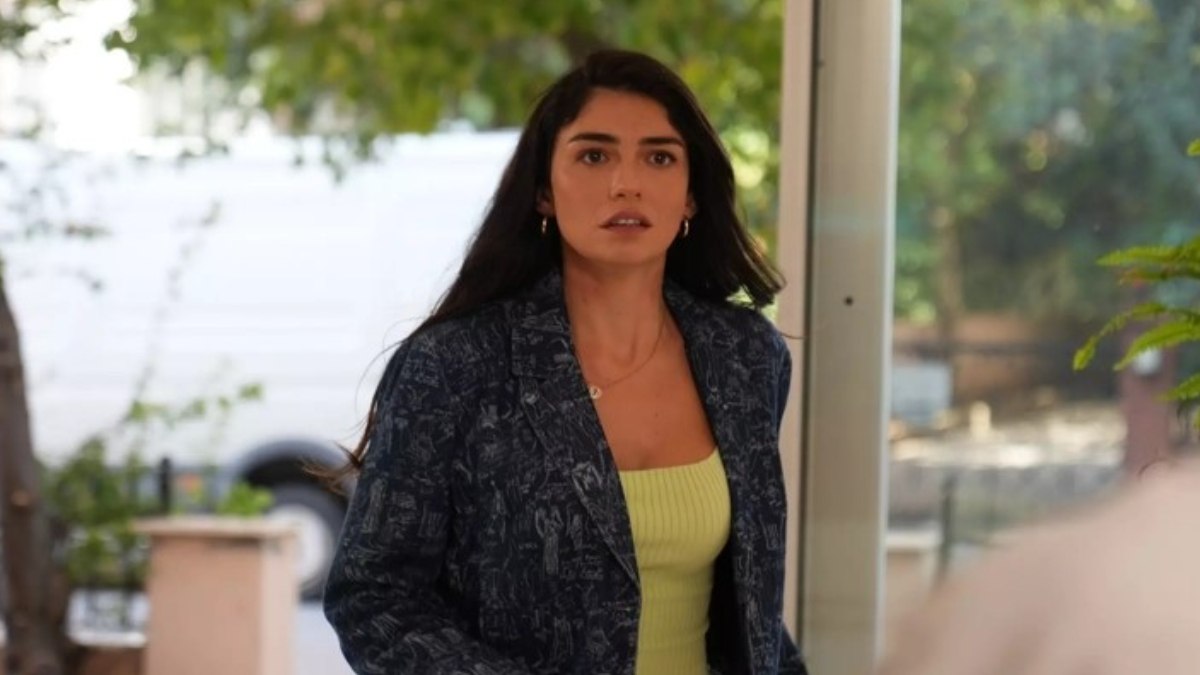 İnci Taneleri’nin Dilber’i Hazar Ergüçlü’den inanılmaz pozlar! “Belin yok gibi”