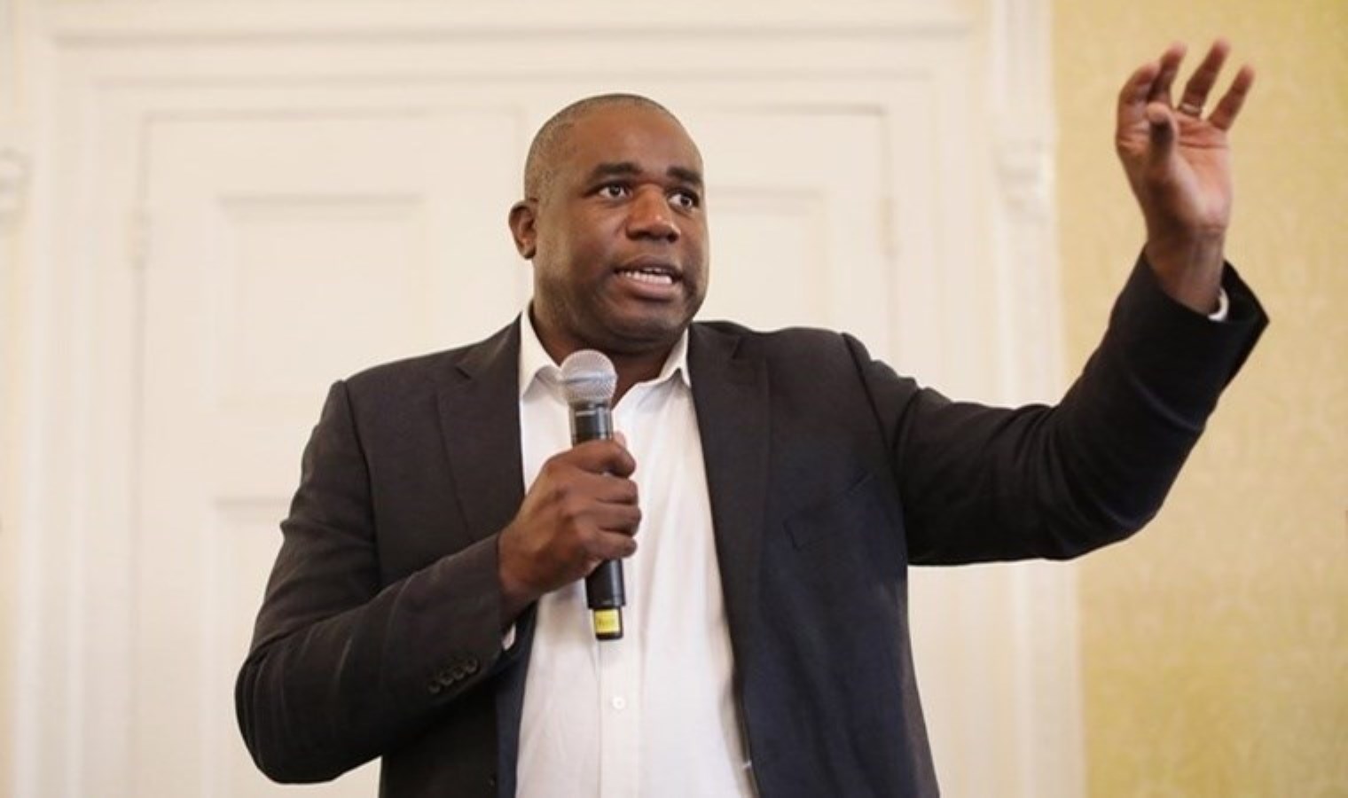 İngiliz bakan, vatandaşlarına seslendi: Lübnan’dan derhal ayrılın