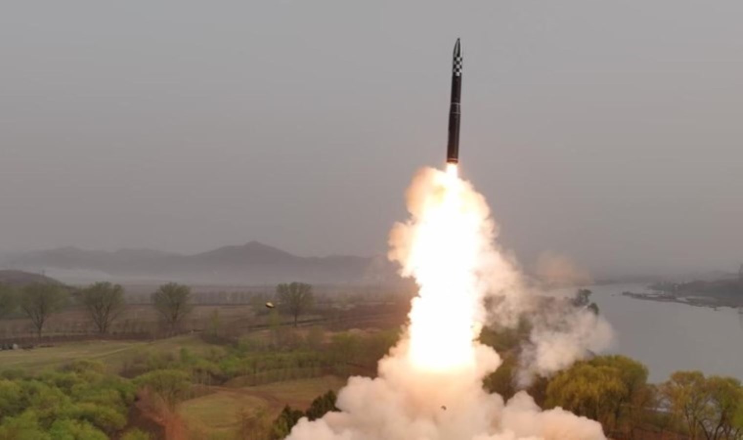 İran İsrail’i bu füzelerle vurdu: Hipersonik füze nedir, ne işe yarar? Balistik füzenin özellikleri ne, hızı ne kadar?