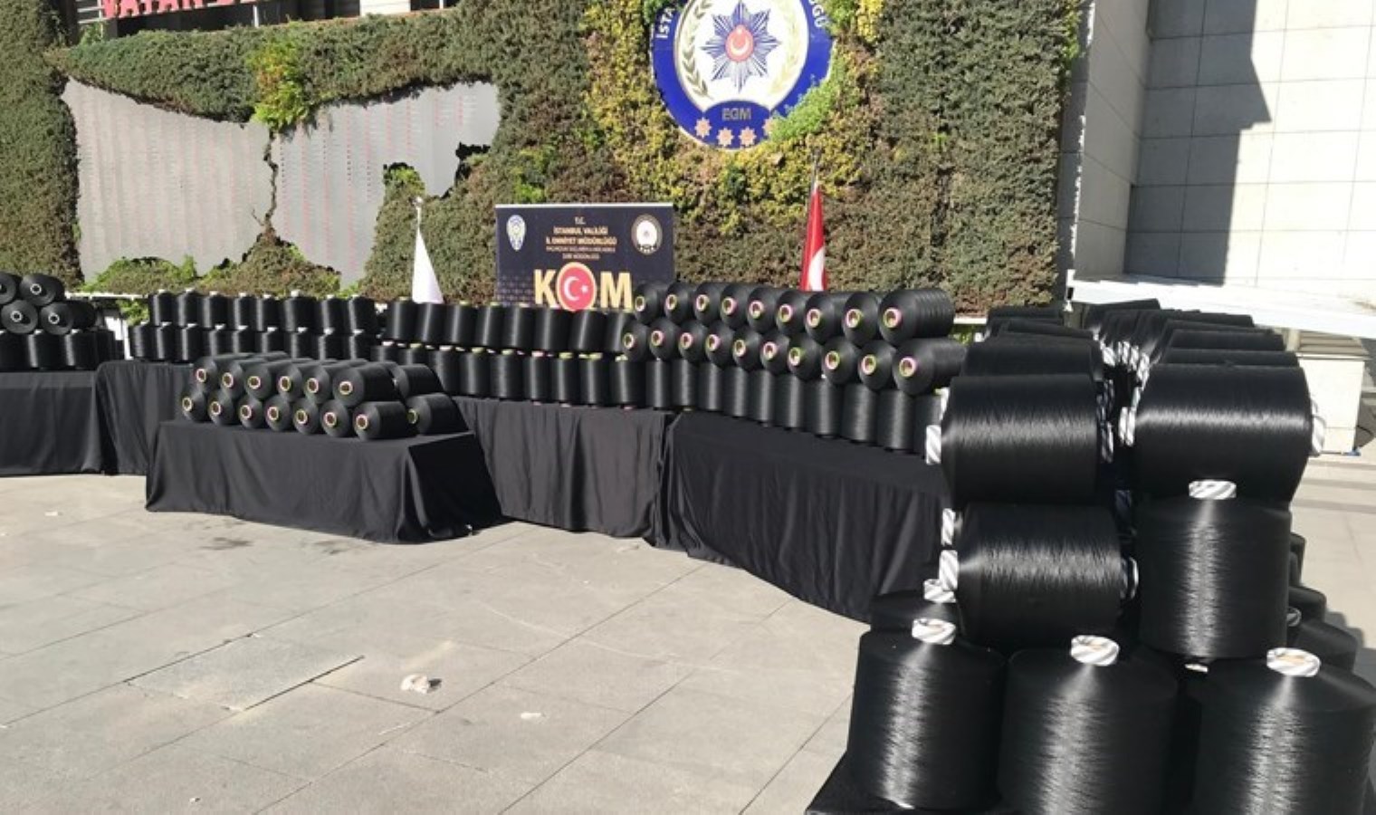 İstanbul’da ‘kaçak iplik’ operasyonu: 10 ton polyester iplik ele geçirildi