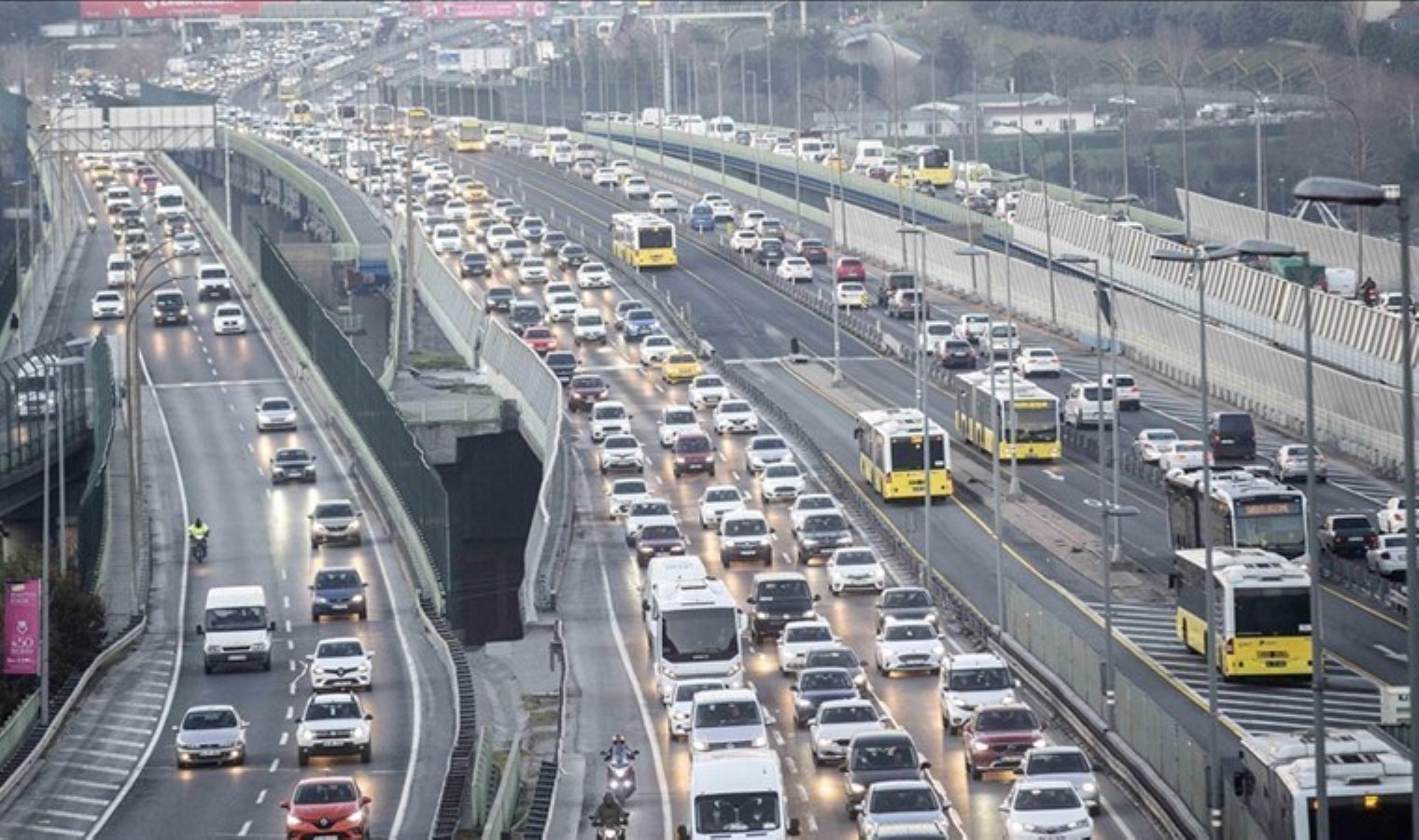 İstanbul’da sabah trafik yoğunluğu yaşanıyor