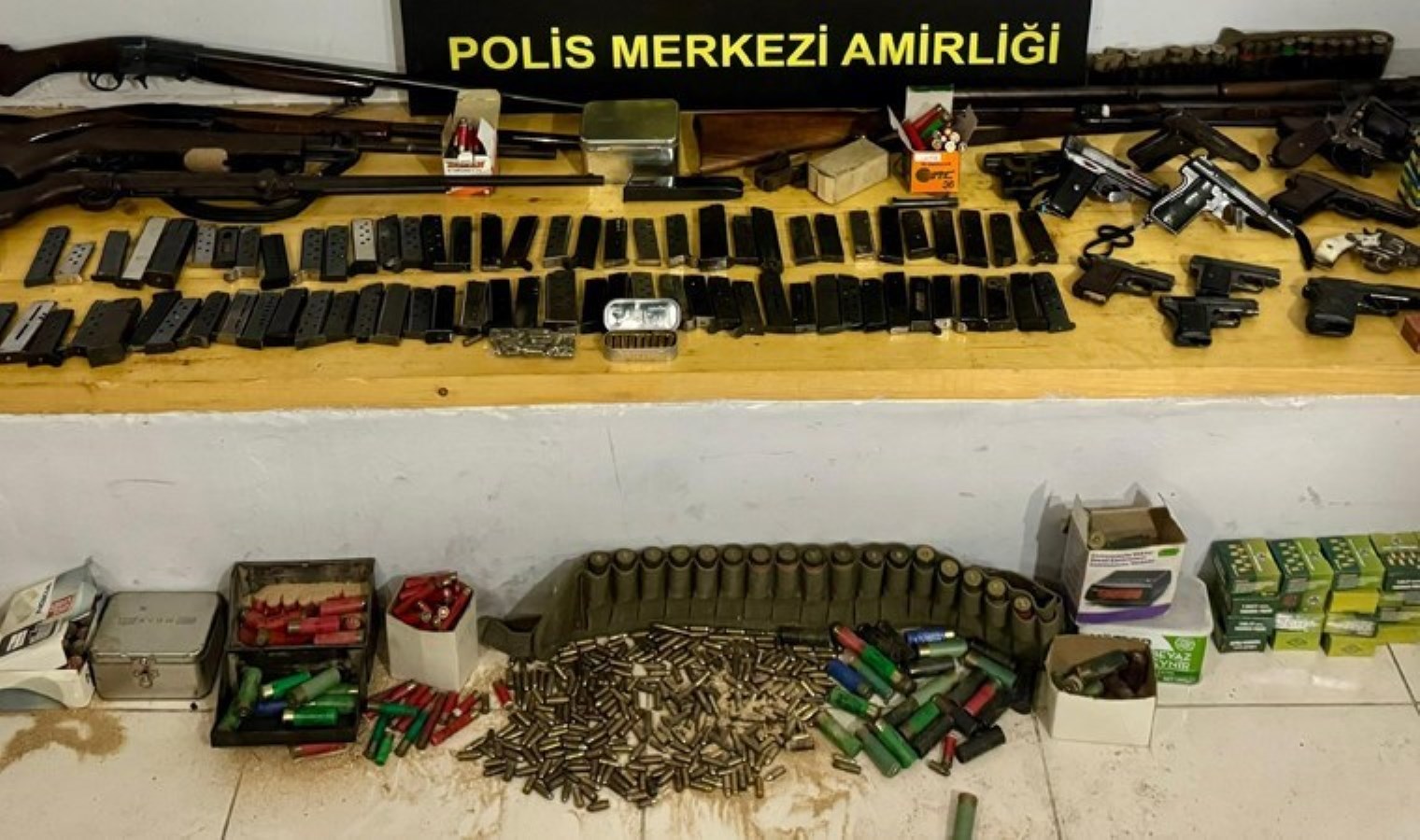 İzmir’de ölen kişinin evinden ‘cephanelik’ çıktı