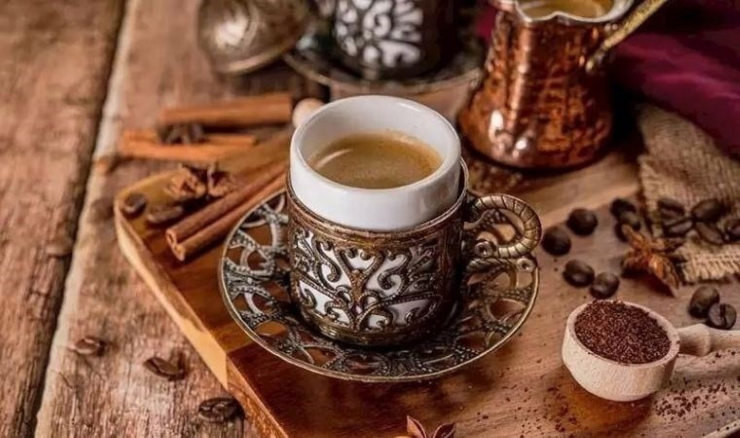 İzmir’in Basmane semtinde 78 yıllık dede mesleği: Kahvecilik