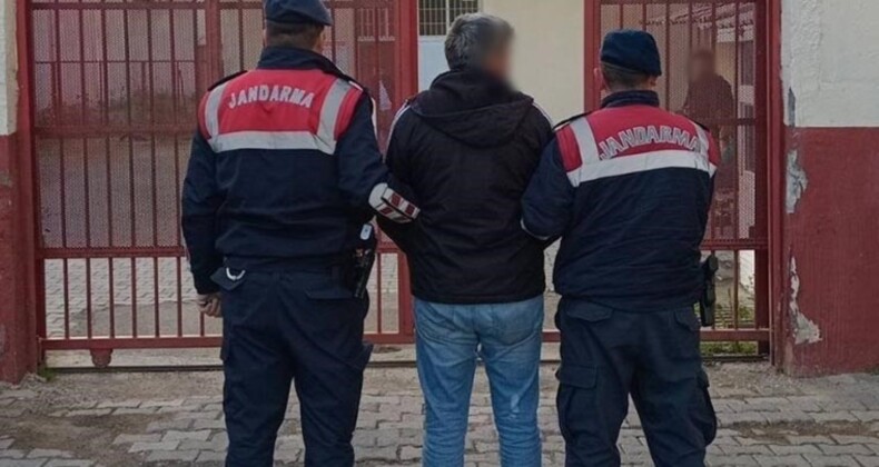 Jandarma şüpheli araçta silah ve uyuşturucu ele geçirdi: 5 gözaltı