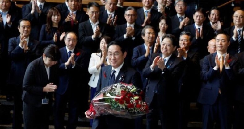 Japonya’da Başbakan Kişida Fumio ve kabinesi istifa etti