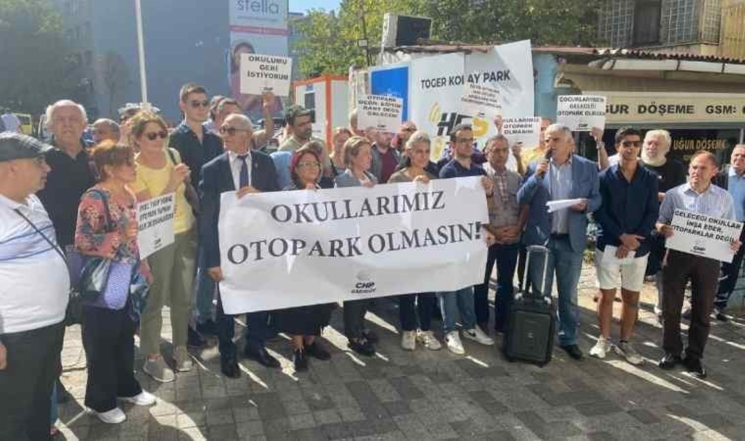 Kadıköy’de ‘okul’ isyanı: ‘Okullar otopark olmasın’