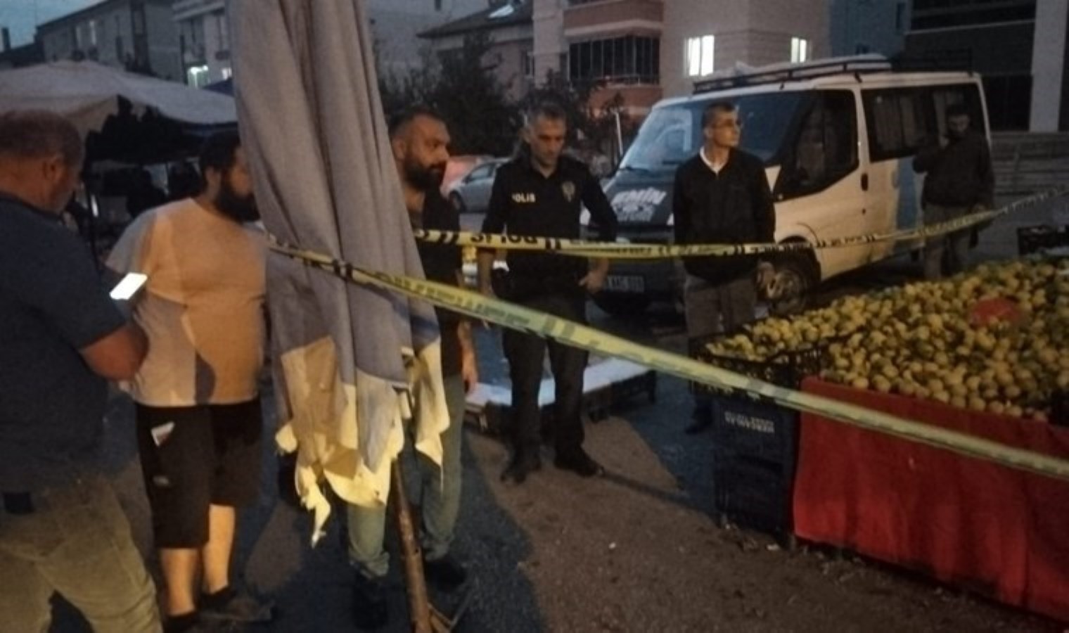 Kadın kıyafeti giyip pazarcıyı vurdu: 2 gözaltı