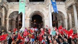 Kaleiçi Oldtown Festivali geleneksel korteji renkli görüntülere sahne oldu