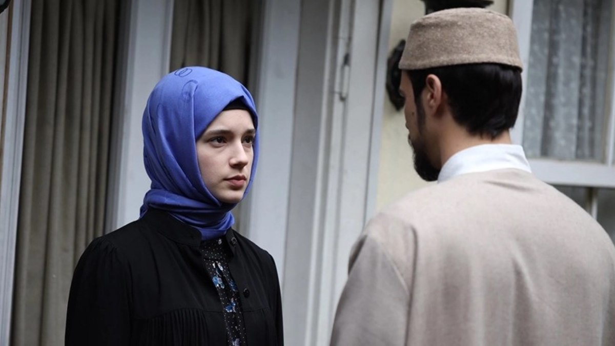 Kızıl Goncalar’ın Zeynep’i açıldı, pozlarına yorum yağdı! “Cüneyd Efendi çıldıracak”