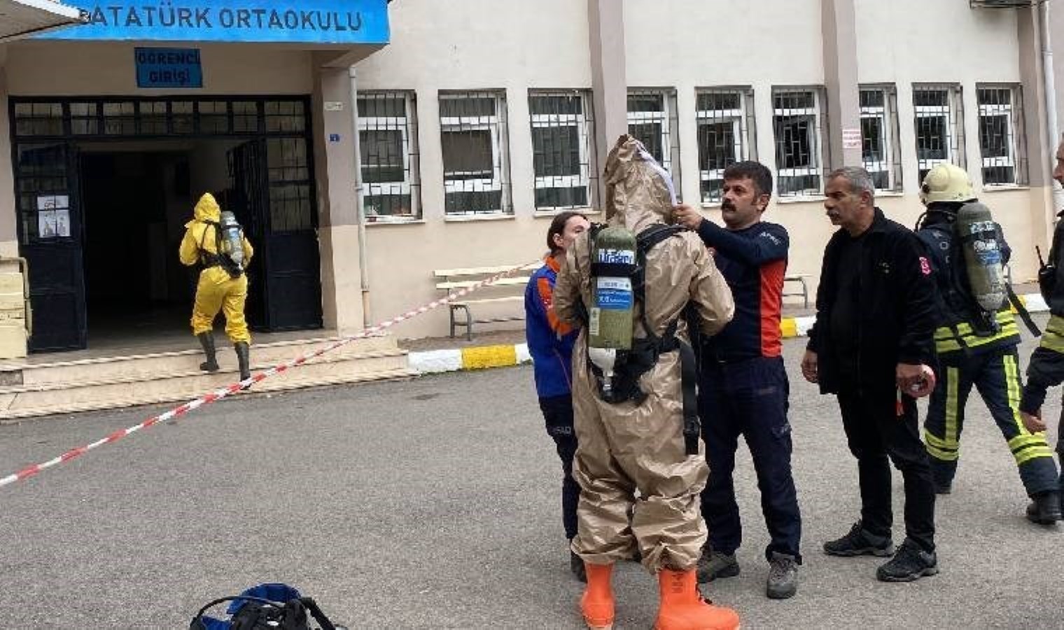 Kocaeli’nde korkunç olay… Okulda cıva tüpü kırıldı, 3 kişi hastanelik oldu!