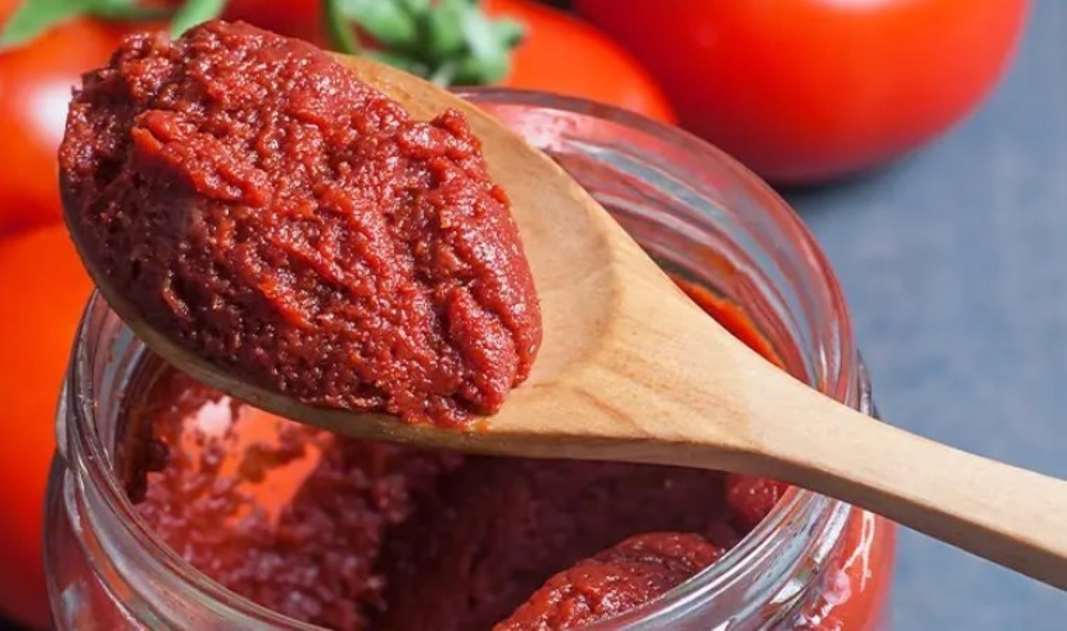 Köftede domuz eti çıkmıştı: Şimdi de salçada hile!