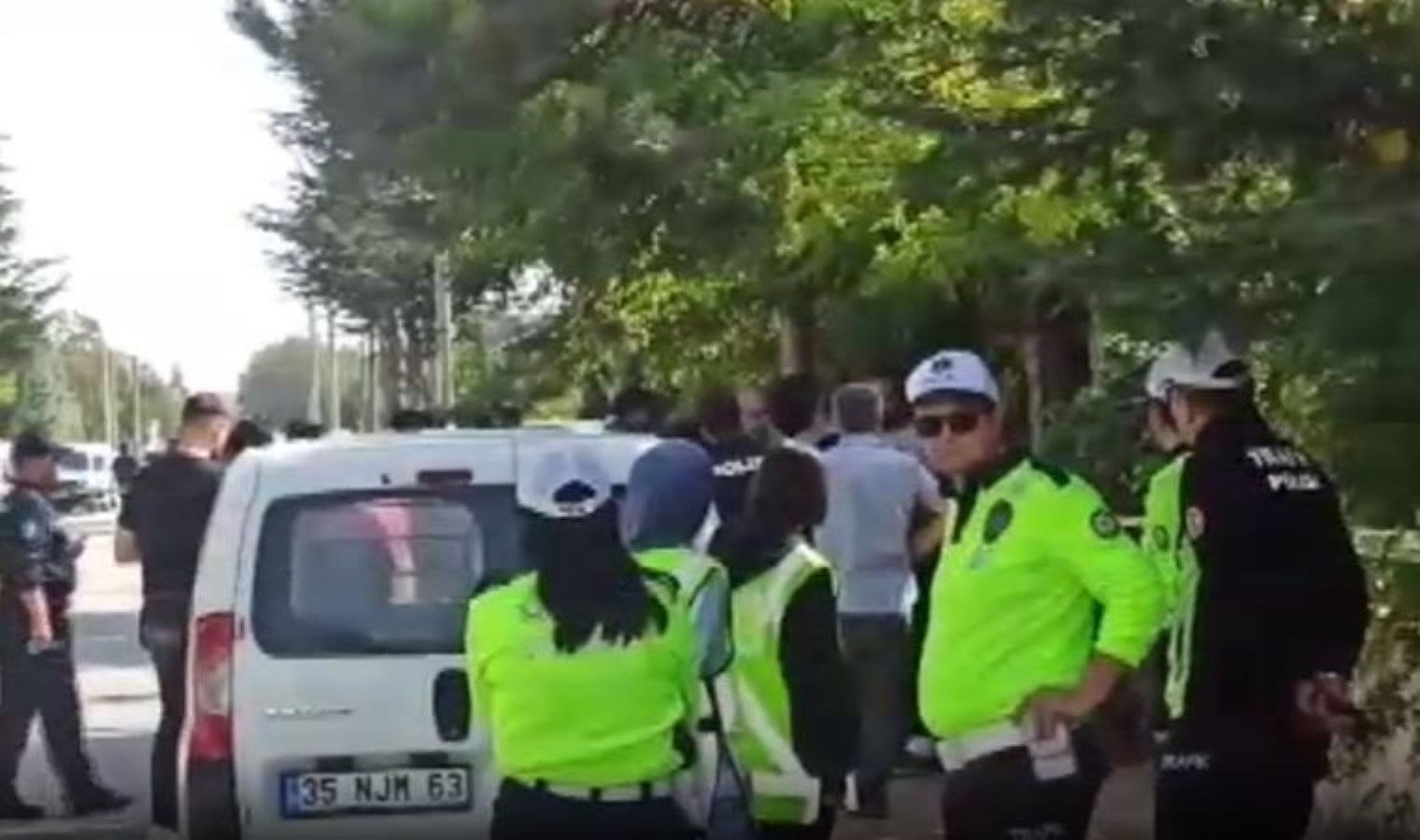 Konya’da ihbara giden polise bıçaklı saldırı: Saldırgan vuruldu