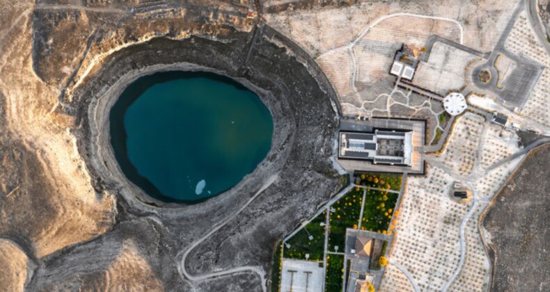 Konya’da obruk manzaralı otel, ilgi odağı oldu