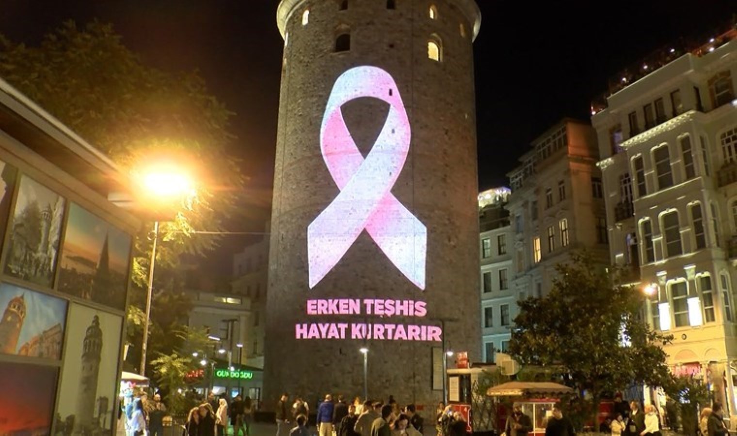 Meme kanseri farkındalık ayı: Galata Kulesi’ne ‘pembe kurdele’ yansıtıldı