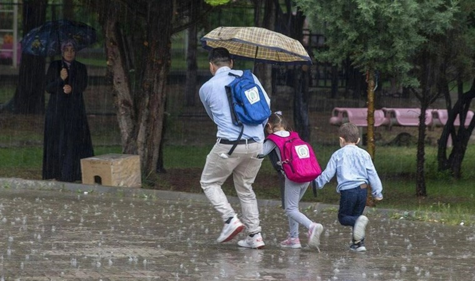 Meteoroloji ‘turuncu’ kod vermişti: Bir ilde okullar tatil edildi
