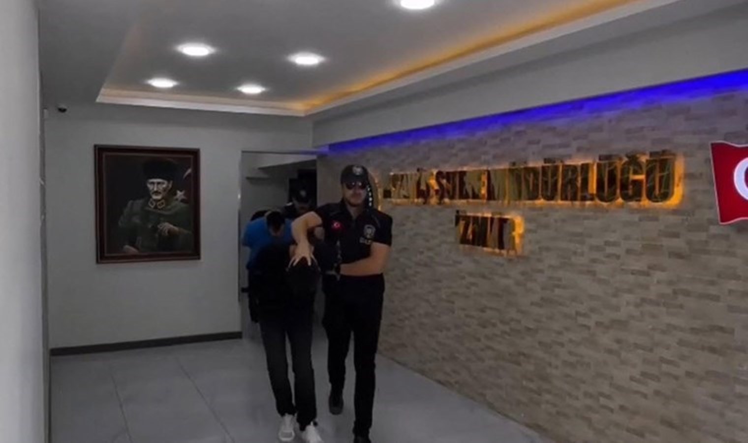 Oto galeriye 2 ayrı kurşunlamada 3 gözaltı