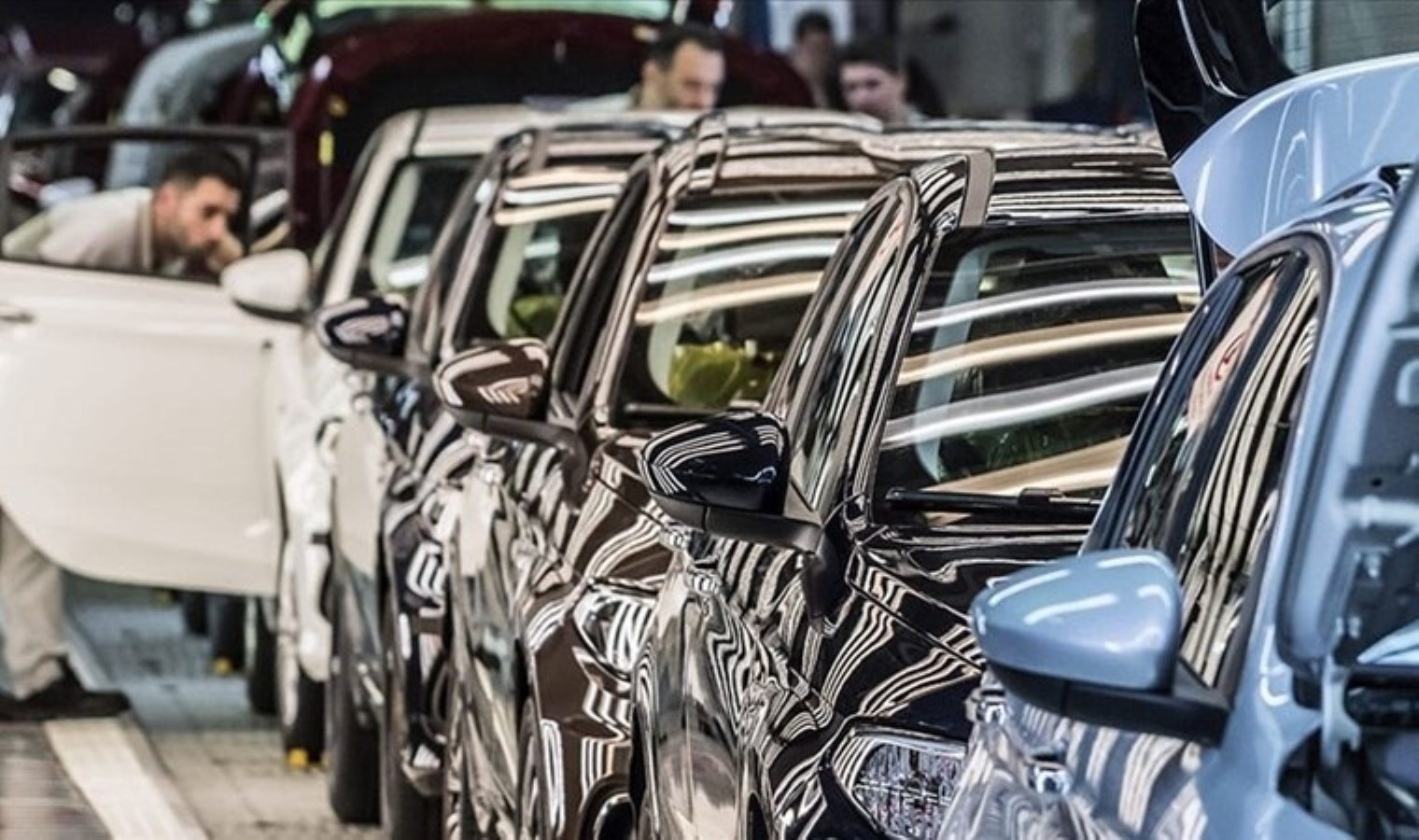 Otomotiv pazarında düşüş sürüyor: Hafif ticari satışları çare olmadı! Rakamlar açıklandı…