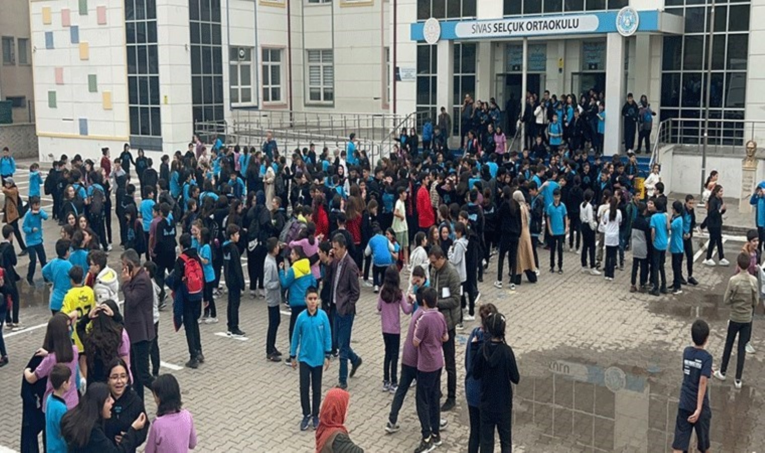 Peş peşe korkutan iki deprem… Valilik duyurdu: Sivas’ta okullar tatil edildi!