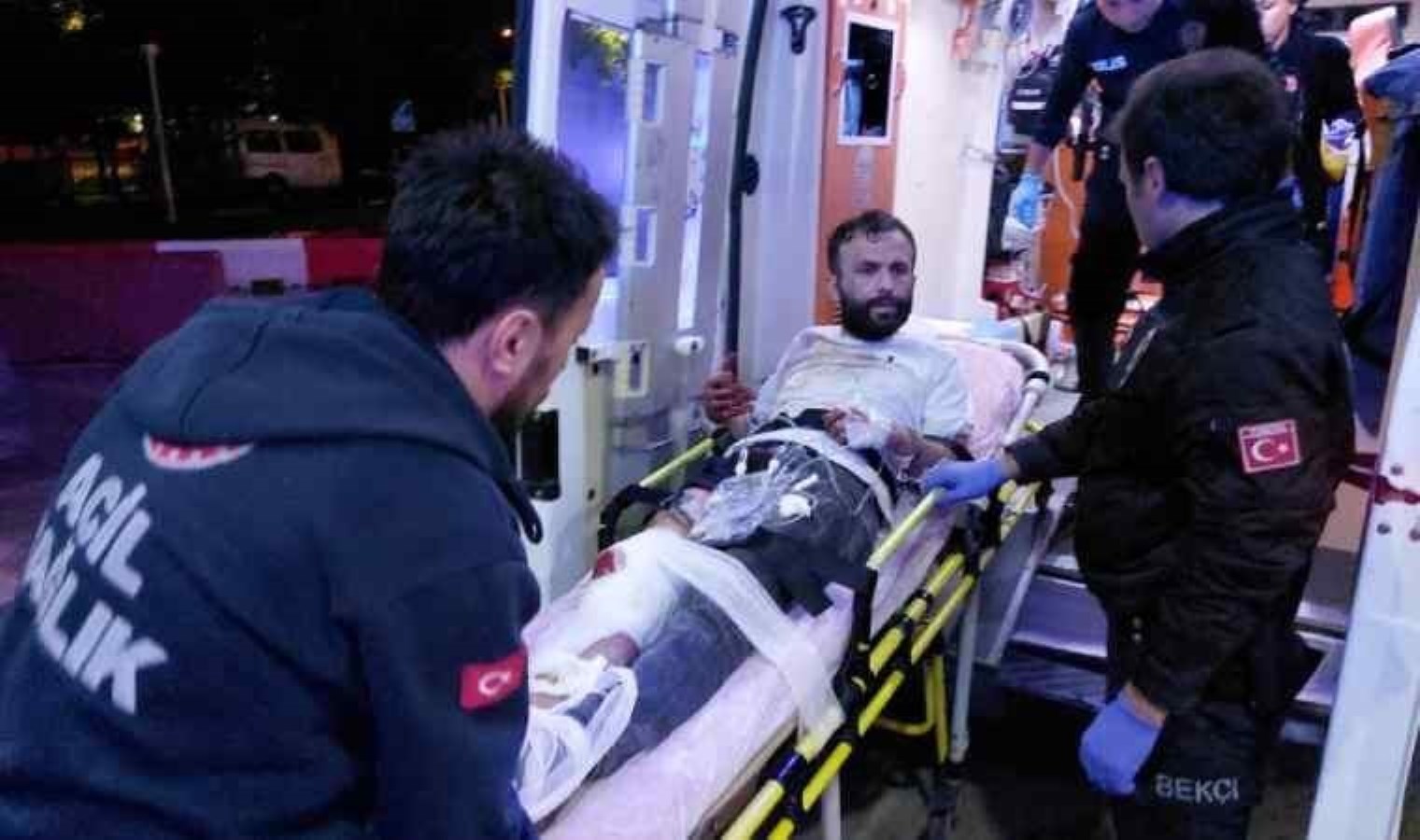 Polise bir saldırı da Samsun’da… Komiseri bıçaklayan saldırgan vuruldu!