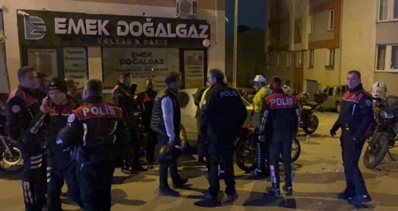 Polisten kaçarken kazaya neden oldu: 2’si polis 4 yaralı