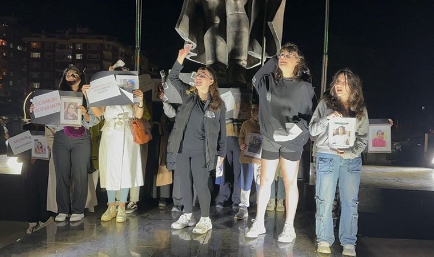 Rize’de kadına şiddete karşı protesto ilgi görmedi: ‘Sayının azlığı utandırıyor’