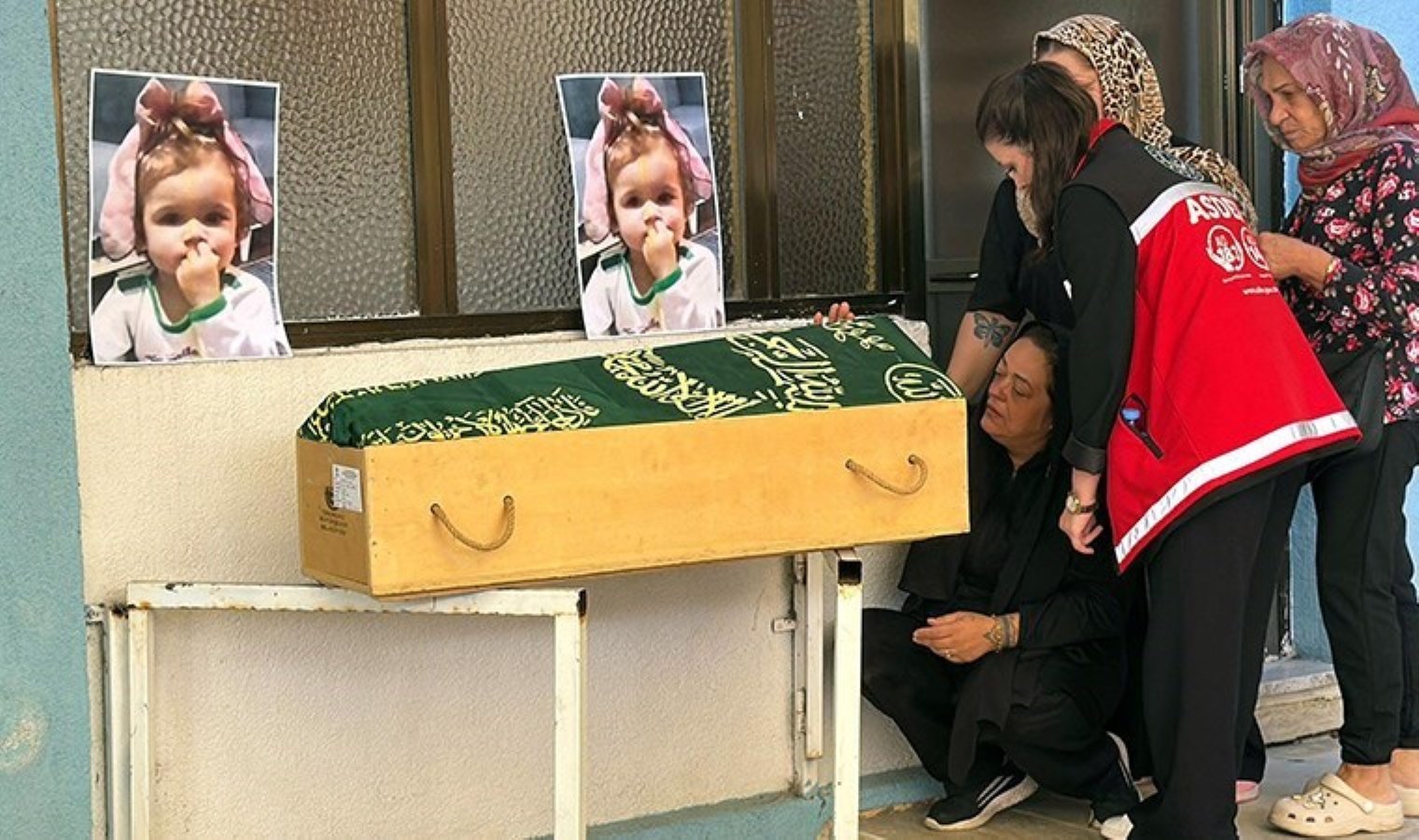 Sıla bebeğe acı veda… Gözyaşları sel oldu: Tabut küçük, acı büyük